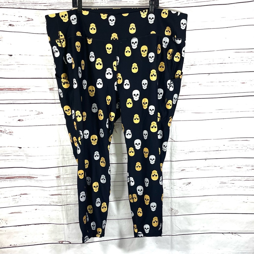 Torrid Leggings Plus Size 5 Premium Crop Length Gold/Silver Skull Prints Black